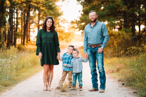 25 Fall Photoshoot Ideas: What to Wear, Best Locations & Family Photo Tips