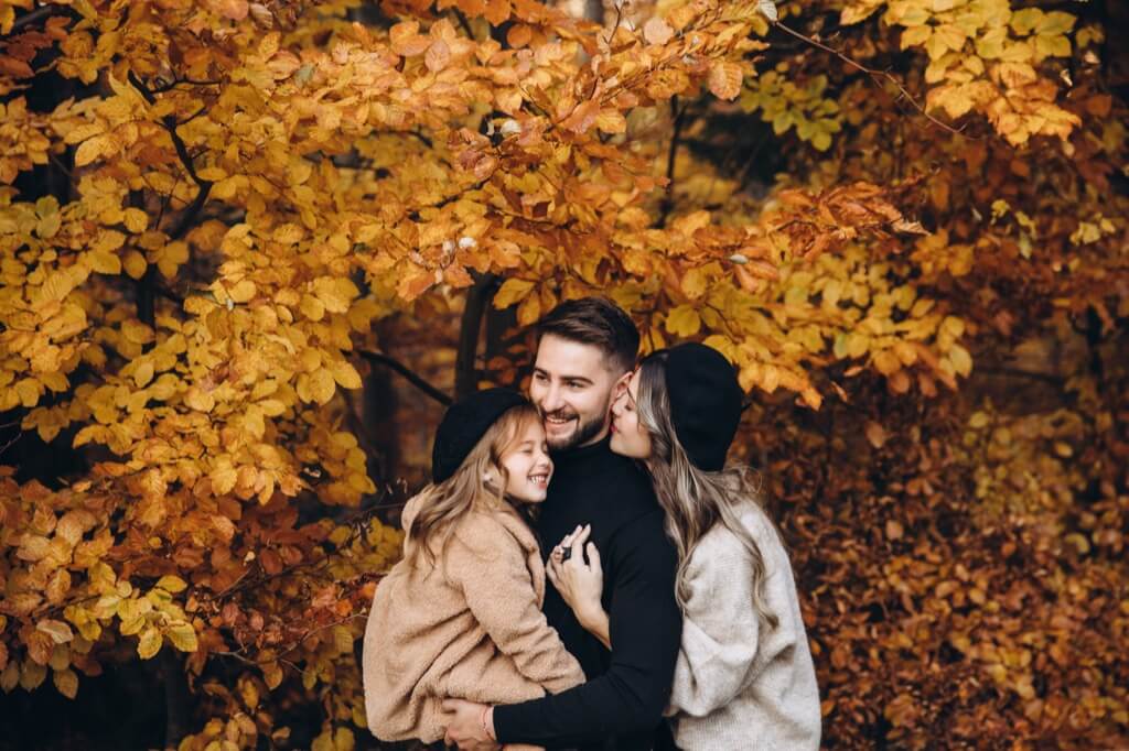 Lauren Cherie Photography | Family photography | Outdoor family  photography… | Family posing, Outdoor family photography, Family photography